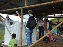 La UESVALLE atiende llamado de emergencia sanitaria, en el municipio de el Dovio, de la comunidad ind&iacute;gena ember&aacute; cham&iacute;