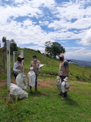 2.8 toneladas de residuos agroquímicos y plaguicidas fueron recolectados en El Águila y Trujillo