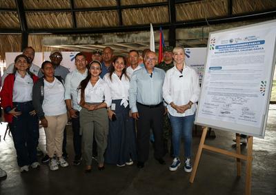 Gobernadora del Valle firma pacto con pradereños para erradicar la malaria