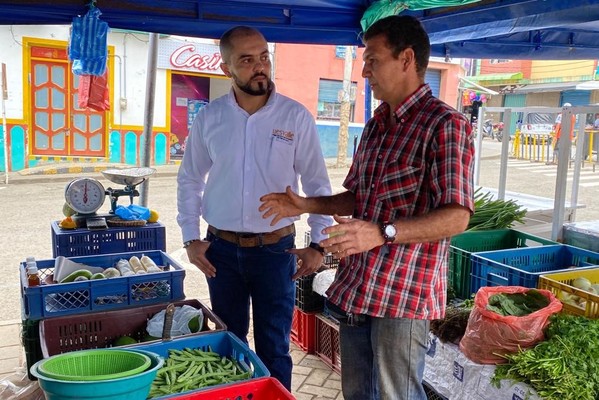 Con educaci&oacute;n sanitaria UESVALLE acompa&ntilde;a a expendedores de alimentos Calima El Dari&eacute;n