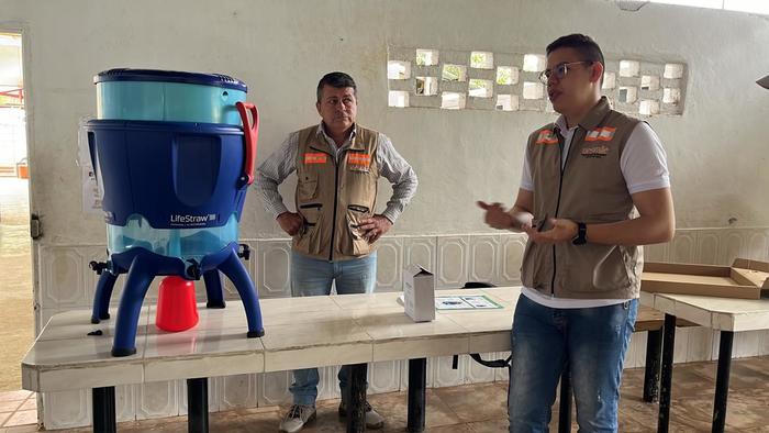 Estudiantes de la instituci&oacute;n educativa Pablo VI, en Calima, se benefician con filtros que mejoran la calidad del agua.